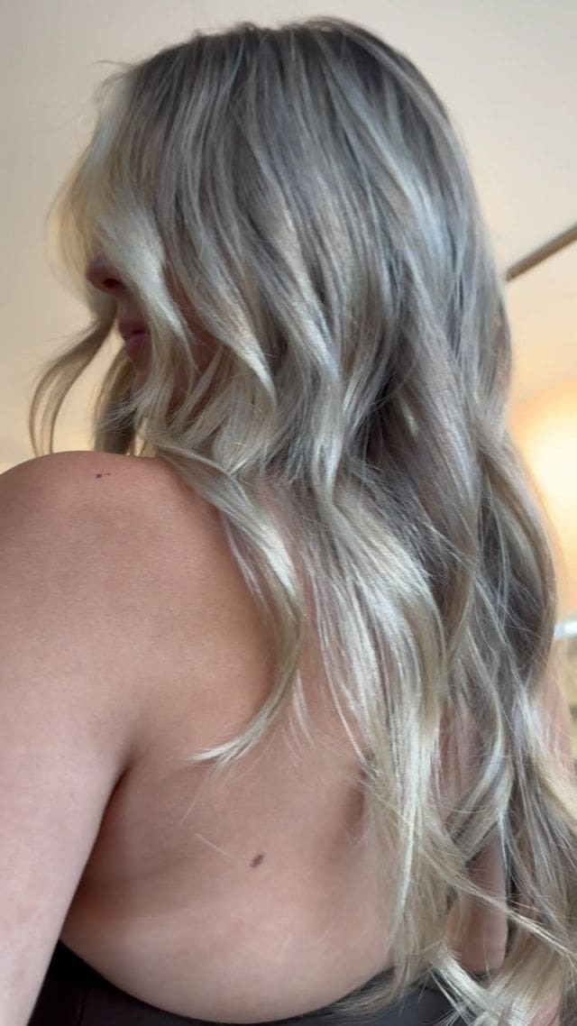 Winter Blondes loading….. 

Have you booked your color service yet? 

There are a couple of slots left for the month! Link in bio!
#nyc #eastvillage #nyccolorist #nycsalonowner #redkenobsessed #livedinhair #ktipextensions #blonde #livedinblonde #redkenshadeseq