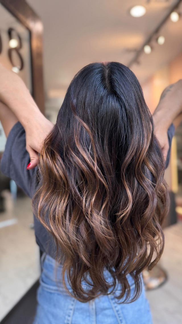 Hello Tint back season!! Loving this fresh reverse balayage just in time for fall! #eastvillage #nyc #nyccolorist #nycsalon #nycsalonowner #redkenobsessed #livedinhair #ktipextensions #caramelhaircolor #fallhair #bronde #brondehaircolor #pumpkinspice #